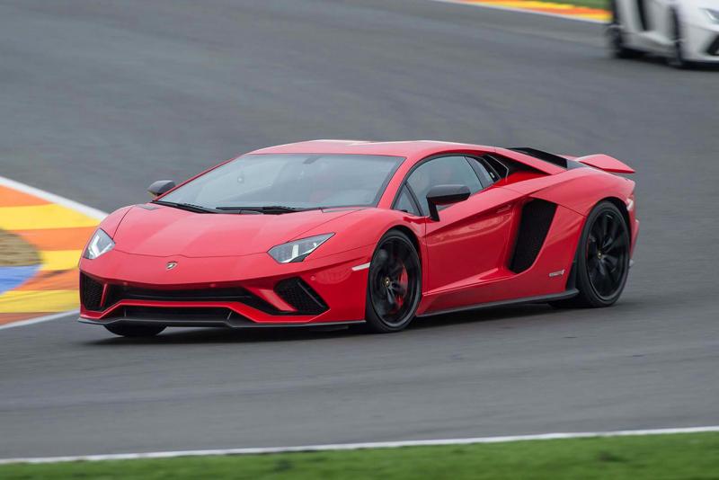 aventador_s_dynamic_launch_65.jpg