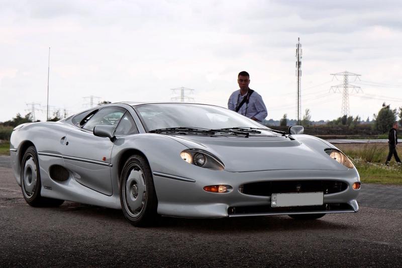 xj220.jpg