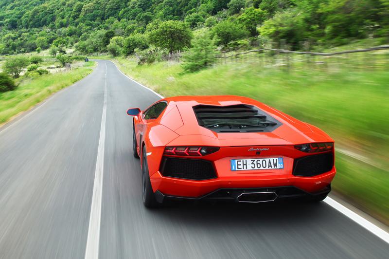 27_2012_lamborghini_aventador_fd_1304056244.jpg