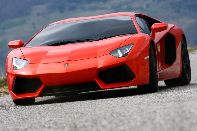 39_2012_lamborghini_aventador_fd.jpg