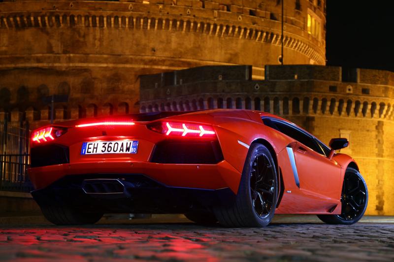 52_2012_lamborghini_aventador_fd.jpg