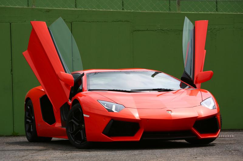 57_2012_lamborghini_aventador_fd.jpg