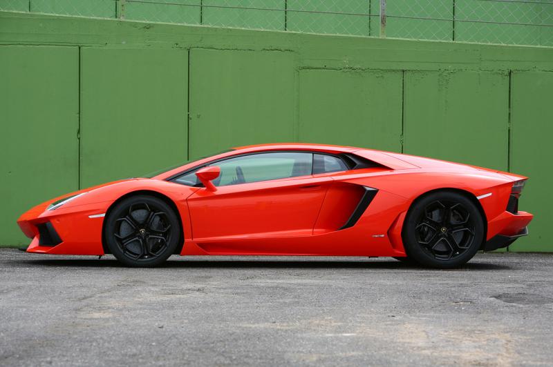 58_2012_lamborghini_aventador_fd.jpg