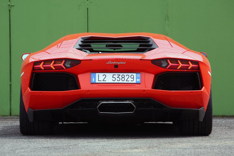 60_2012_lamborghini_aventador_fd.jpg