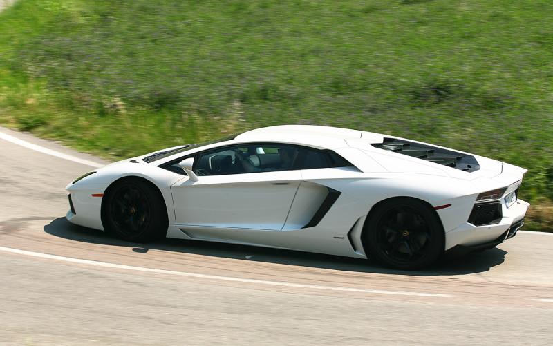 a2012_lamborghini_aventador_side_turning.jpg