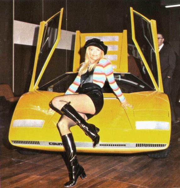 Lamborghini_Countach_Brit_Ekland.jpg