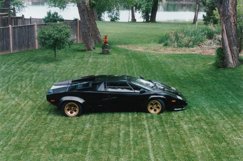 lamborghini_countach_black.jpg