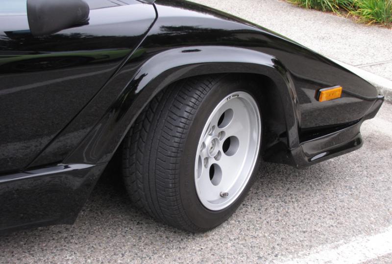 Lamborghini_Countach_Pirelli_P_Zero.jpg