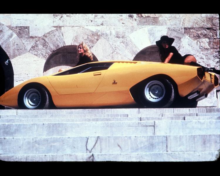 Lamborghini_countach_by_bertone_1971_1978_5.jpg