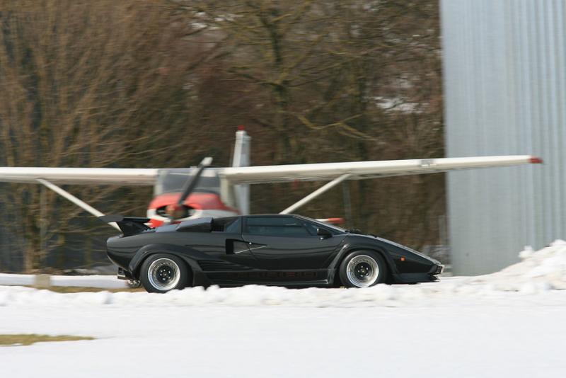 Lamborghini_Countach_LP_5000_QV_Turbo_S_LP_400_f900x600_F4F4F2_C_408c6a3c_333483.jpg