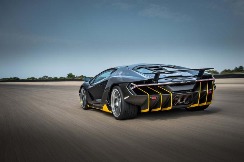 Lamborghini_Centenario_LP_770_4_rear_three_quarter_in_motion_02.jpg