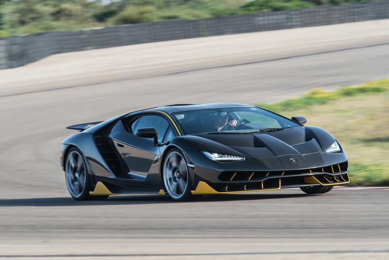 2017_Lamborghini_Centenario_LP_770_4_front_three_quarter_in_motion.jpg