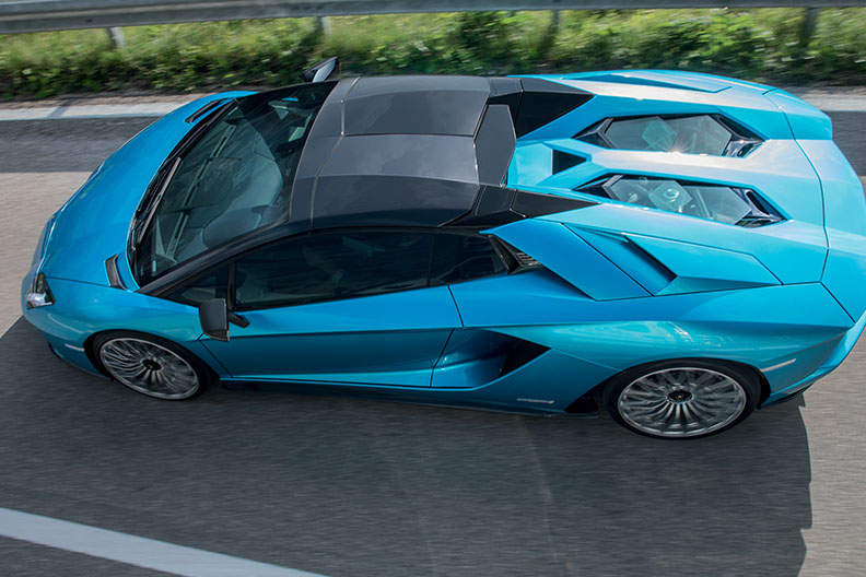 Lamborghini Blu Nethuns