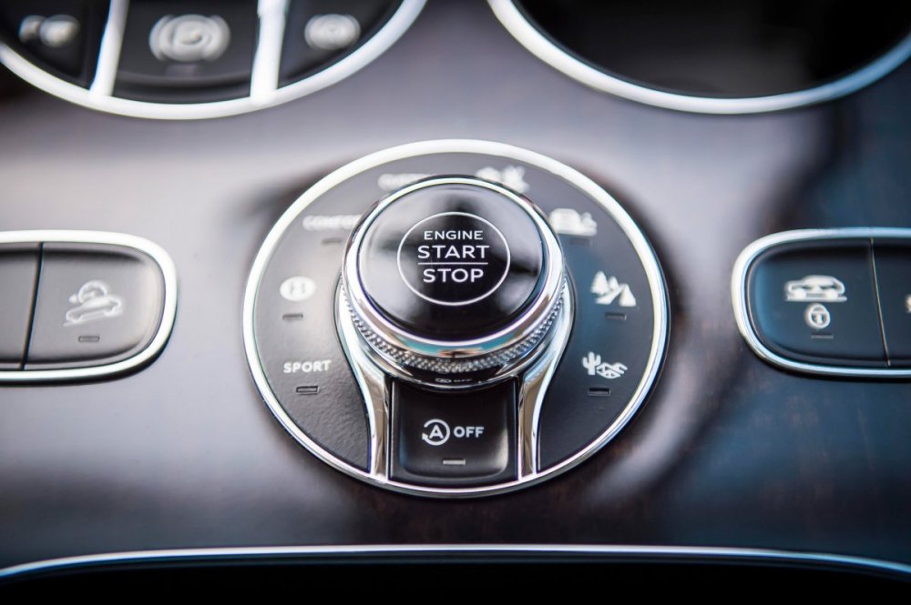 2017-Bentley-Bentayga-engine-start-and-drive-mode-selection-knob-02.jpg