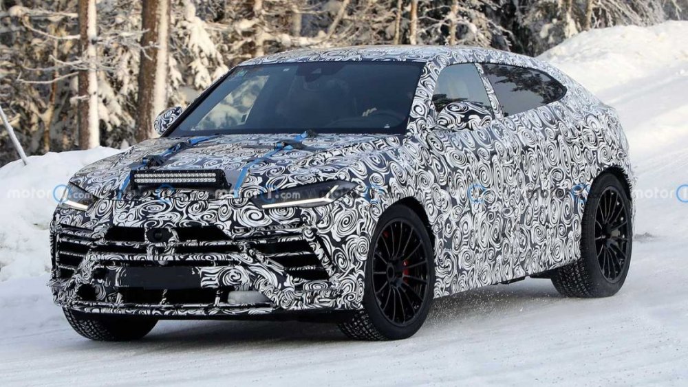 2022-lamborghini-urus-evo-spy-photos.jpg