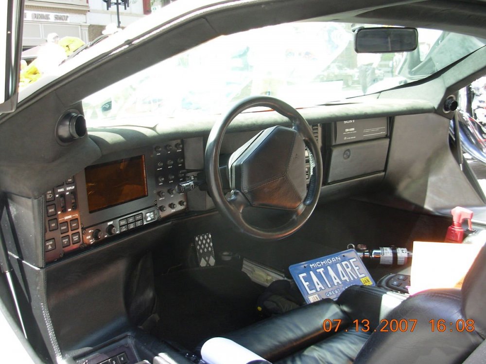 1200px-Vector_W8_Twin_Turbo_interior1.jpg